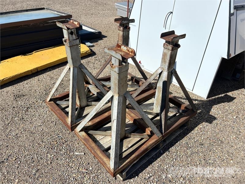 Quantity of (4) (Uncertified) Jack Stands Kiti naudoti statybos komponentai