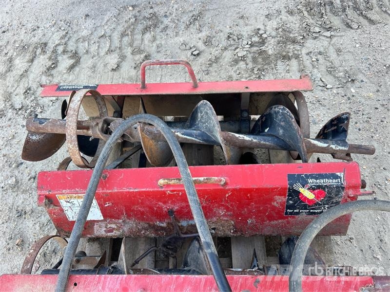 Quantity of (4) Wheatheart Bin Sweeps Egyéb alkatrészek