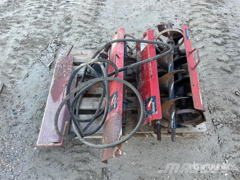 Quantity of (4) Wheatheart Bin Sweeps Egyéb alkatrészek