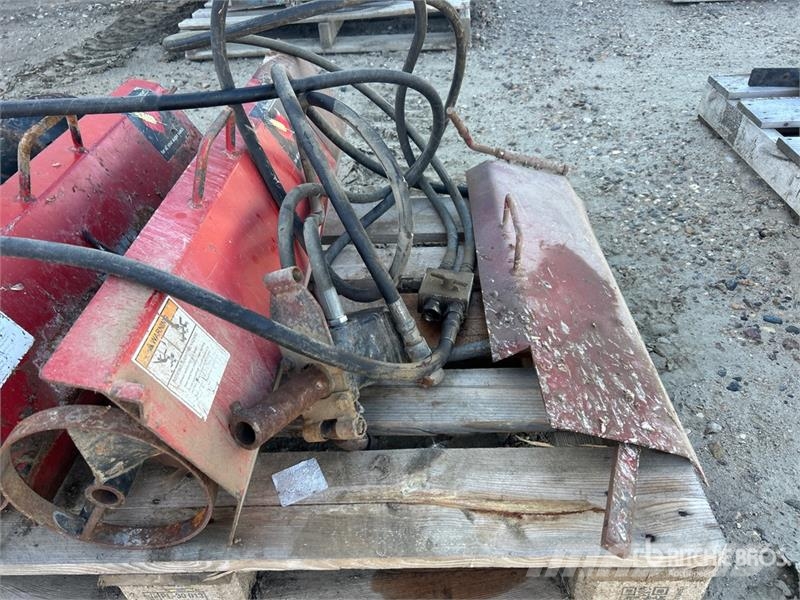 Quantity of (4) Wheatheart Bin Sweeps Egyéb alkatrészek