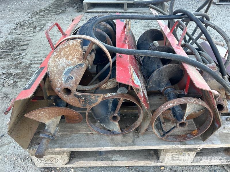 Quantity of (4) Wheatheart Bin Sweeps Egyéb alkatrészek