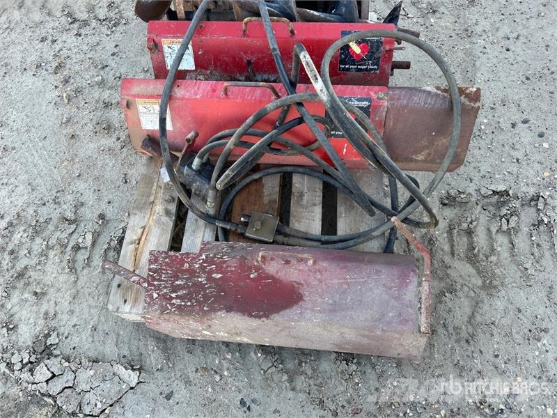 Quantity of (4) Wheatheart Bin Sweeps Egyéb alkatrészek