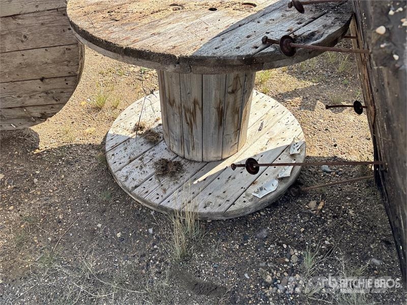 Quantity of (4) Wooden Wire Spools Andre komponenter