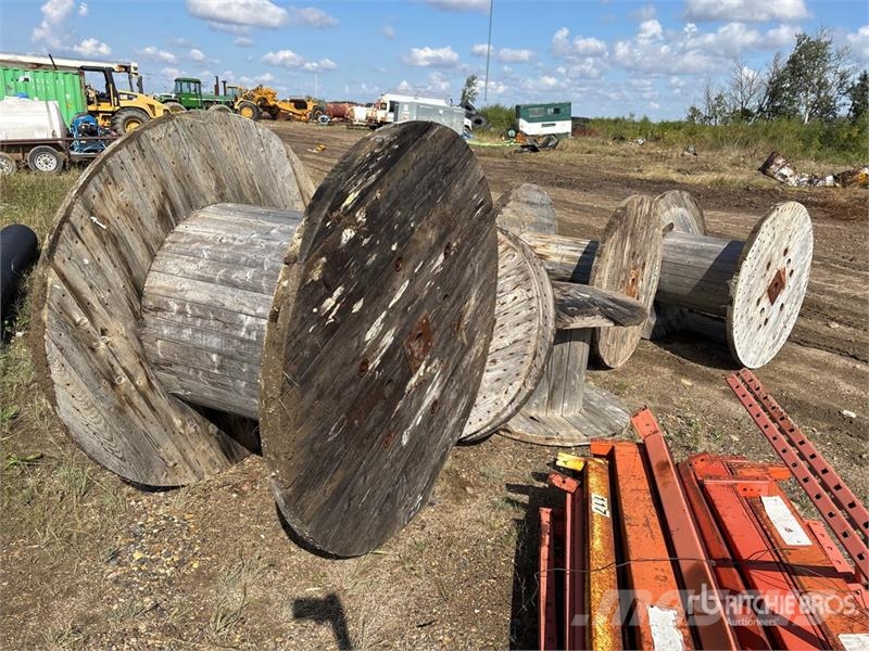 Quantity of (4) Wooden Wire Spools Andre komponenter