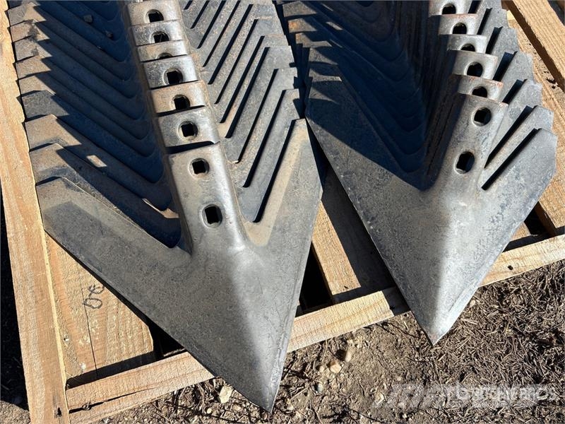 Quantity of (40) 16 in Cultivator Shovels Egyéb alkatrészek