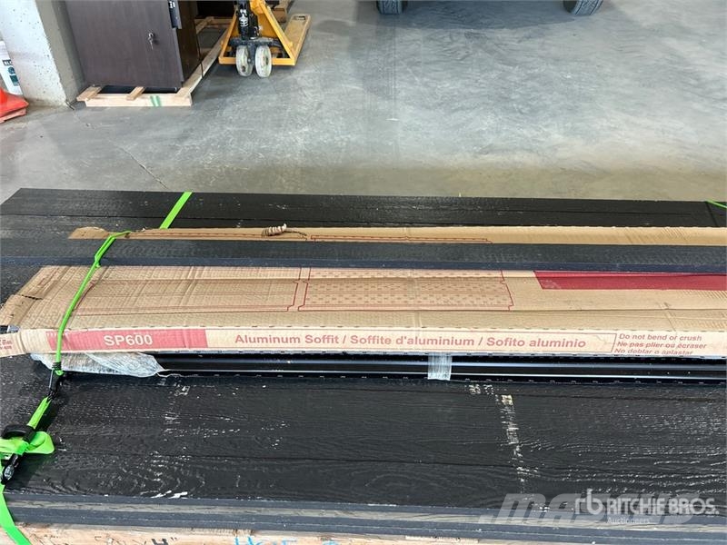 Quantity of (40) 3.5 in x 1 in x 16 in Smart Trim Подемници, лебедки и елеватори за материали
