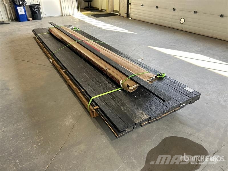Quantity of (40) 3.5 in x 1 in x 16 in Smart Trim Подемници, лебедки и елеватори за материали