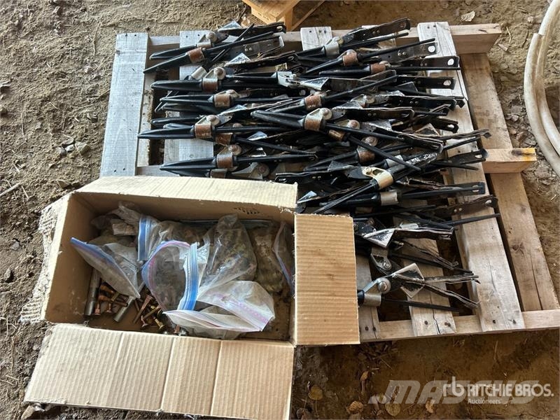  Quantity of (41) Crop Lifters - Fits 2017 MacDon F Andere Zubehörteile