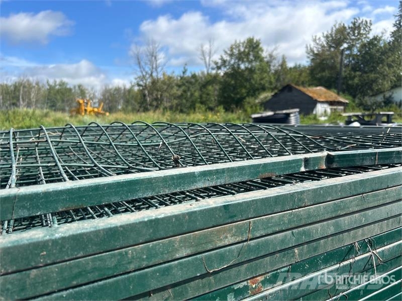 Quantity of (43) 118 in x 70 in Powder Coated Temp Ďalšie komponenty