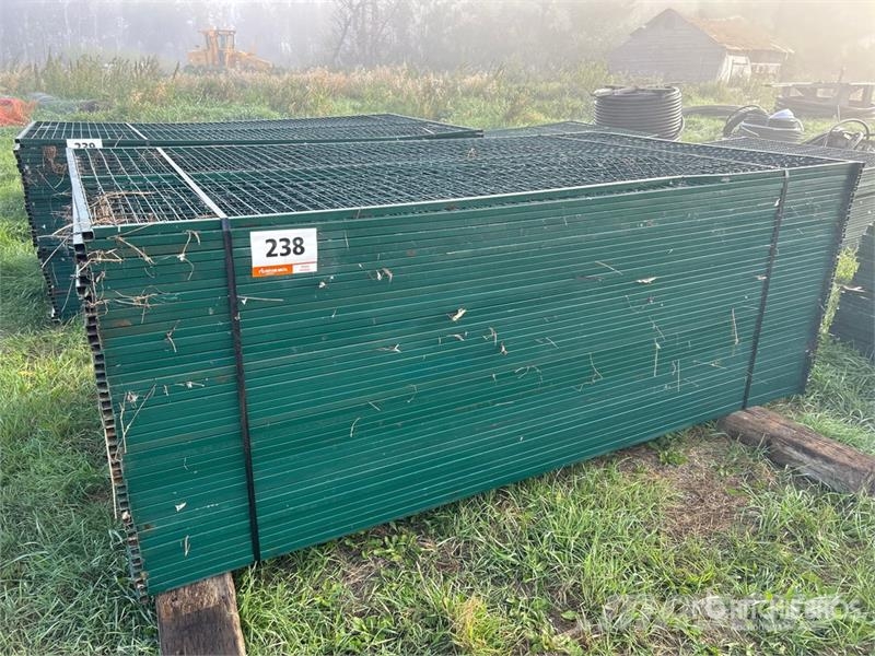 Quantity of (43) 118 in x 70 in Powder Coated Temp Ďalšie komponenty