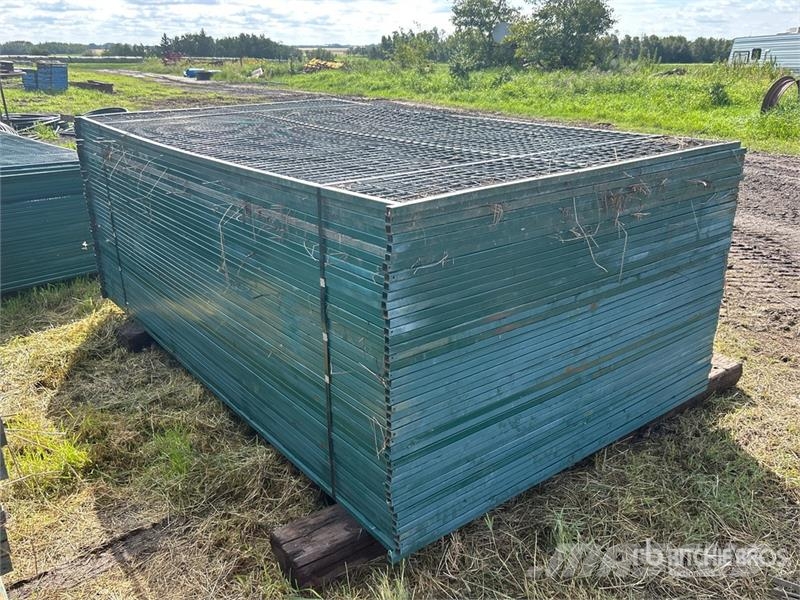 Quantity of (43) 118 in x 70 in Powder Coated Temp Ďalšie komponenty