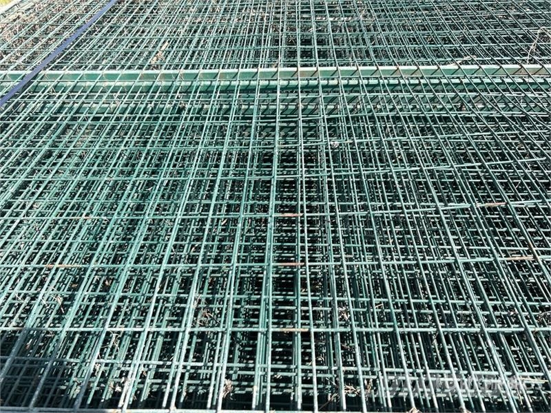 Quantity of (43) 118 in x 70 in Powder Coated Temp Ďalšie komponenty