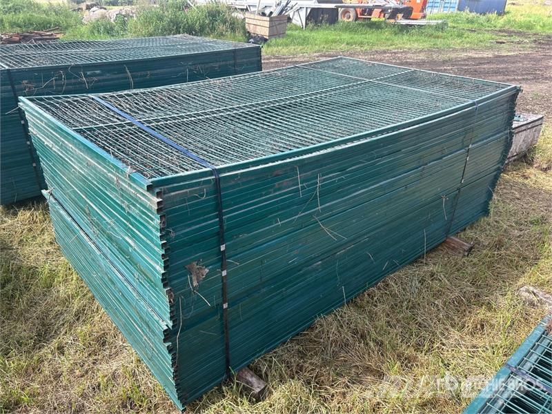 Quantity of (43) 118 in x 70 in Powder Coated Temp Drugi deli