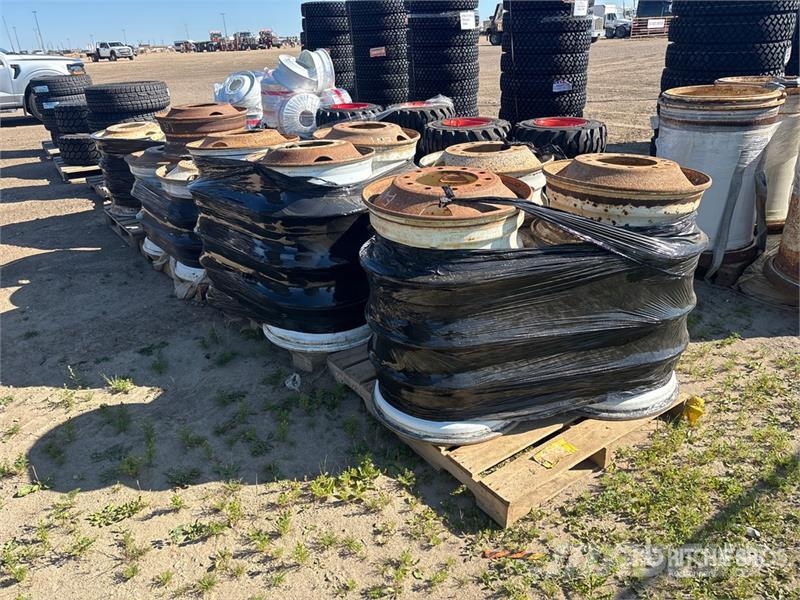  Quantity of (43) 11R24.5 Wheels الإطارات والعجلات والحافات