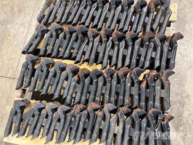  Quantity of (43) John Deere Conserva Pak Fertilize Kiti naudoti statybos komponentai
