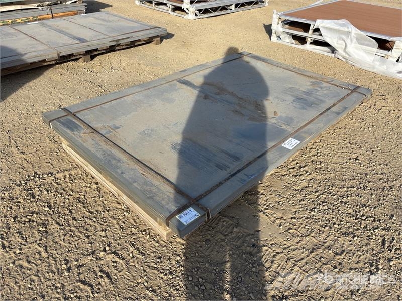 Quantity of (44) 18ga x 60 x 96 Galvanized Sheet ( المصاعد والرافعات المادية