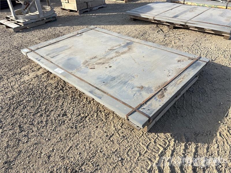 Quantity of (44) 18ga x 60 x 96 Galvanized Sheet ( المصاعد والرافعات المادية