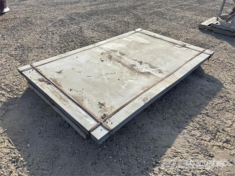 Quantity of (44) 18ga x 60 x 96 Galvanized Sheet ( المصاعد والرافعات المادية