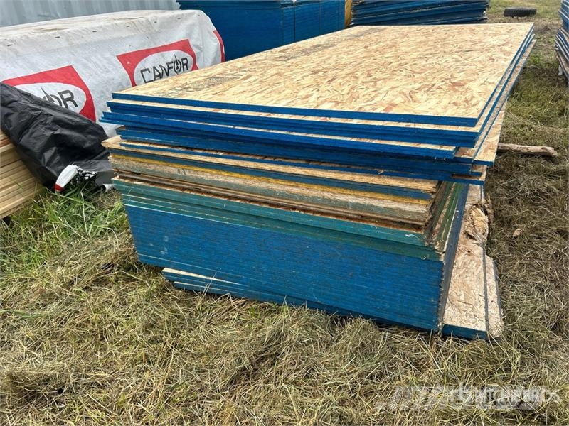 Quantity of (45) 4 ft x 8 ft OSB Board Drugi deli