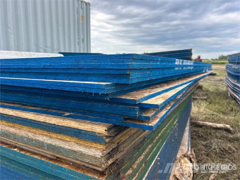 Quantity of (45) 4 ft x 8 ft OSB Board Drugi deli