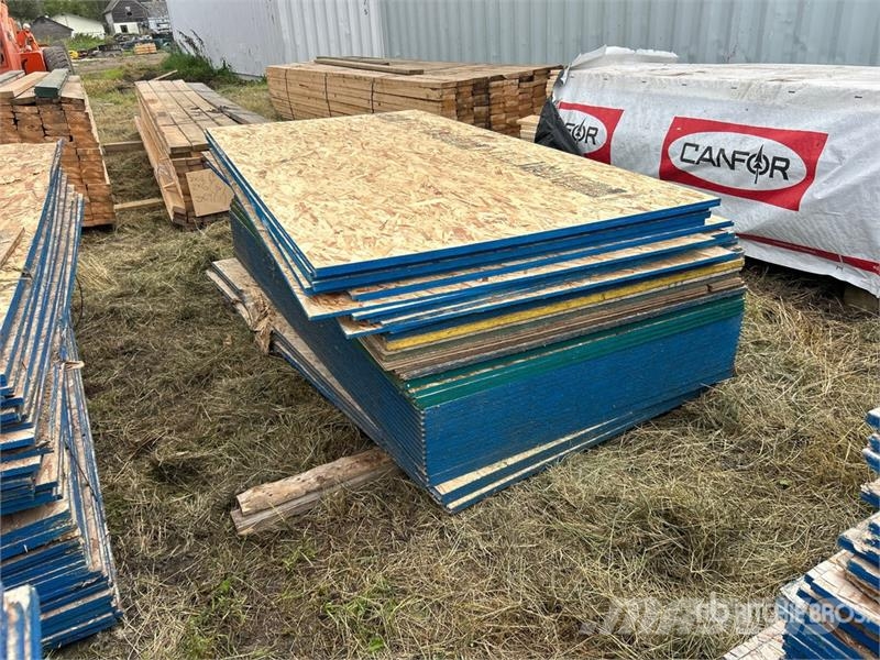 Quantity of (45) 4 ft x 8 ft OSB Board Drugi deli