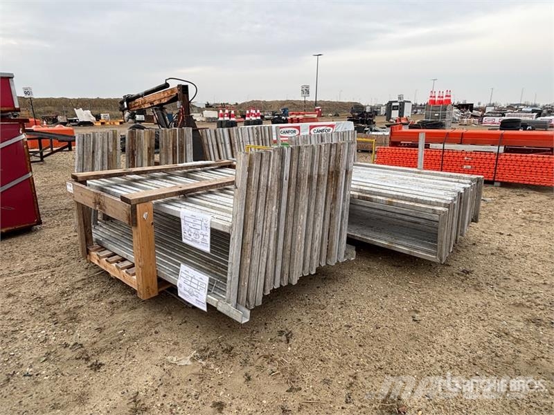  Quantity of (48) Aluminum Handrails معدات البناء - غير ذلك