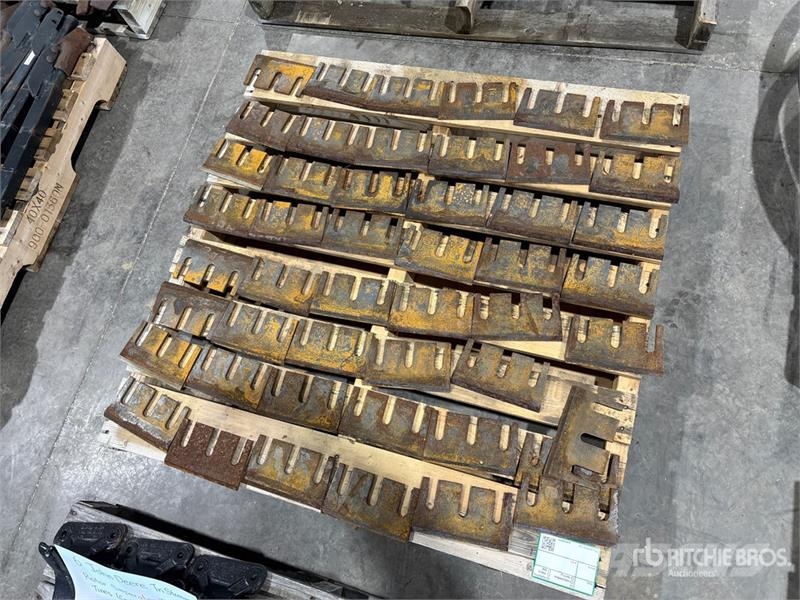 Quantity of (48) John Deere Z69500 Knives Kiti naudoti statybos komponentai