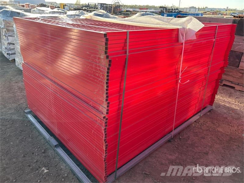 Quantity of (49) 7 ft 5 in x 6 ft Powder Coated Si Drugi deli