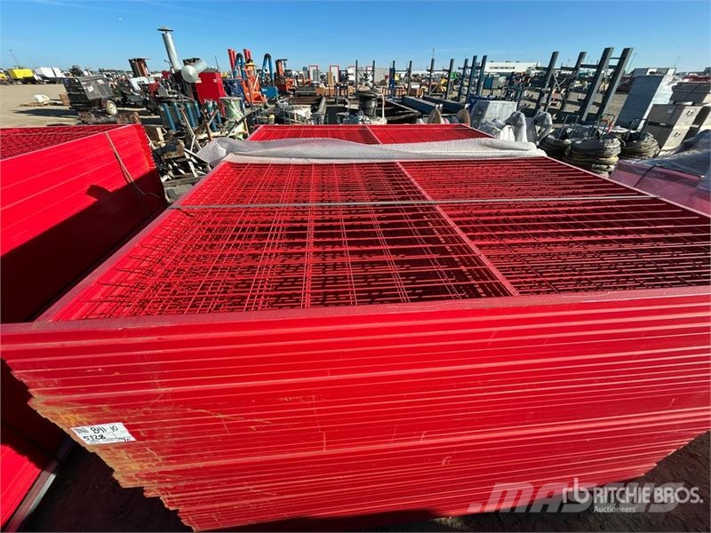 Quantity of (49) 7 ft 5 in x 6 ft Powder Coated Si Drugi deli