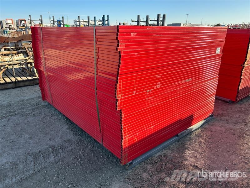  Quantity of (49) 7 ft 5 in x 6 ft Powder Coated Si Drugi deli