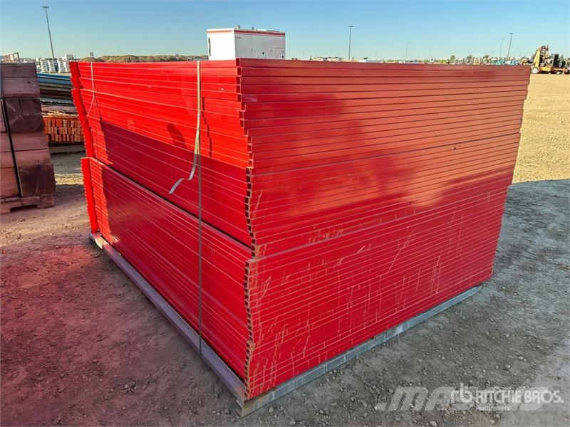  Quantity of (49) 7 ft 5 in x 6 ft Powder Coated Si Drugi deli