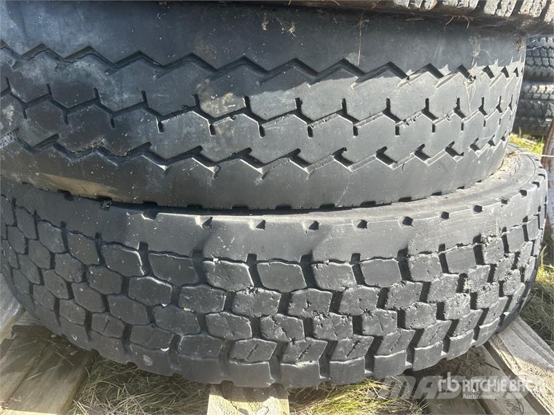 Quantity of (5) 11R24.5 Tires Gume, kolesa in platišča