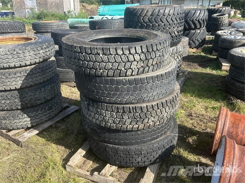 Quantity of (5) 11R24.5 Tires Gume, kolesa in platišča