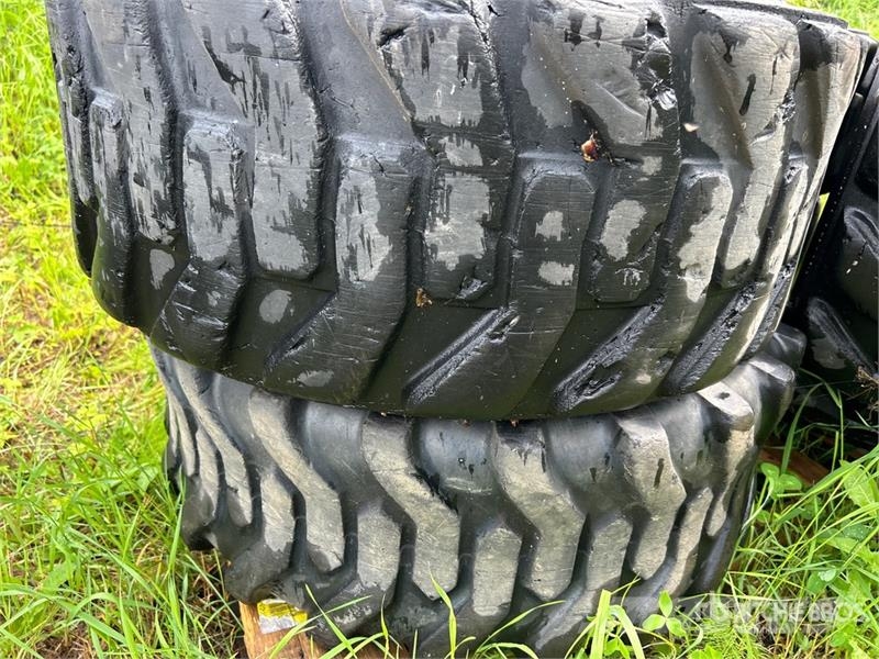 Quantity of (5) 12-16.5 Galaxy and Bobcat Tires Opony, koła i felgi