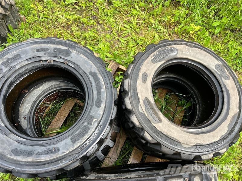 Quantity of (5) 12-16.5 Galaxy and Bobcat Tires Opony, koła i felgi