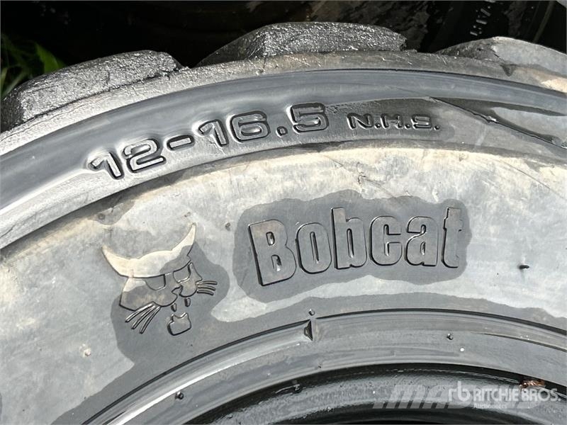 Quantity of (5) 12-16.5 Galaxy and Bobcat Tires Opony, koła i felgi