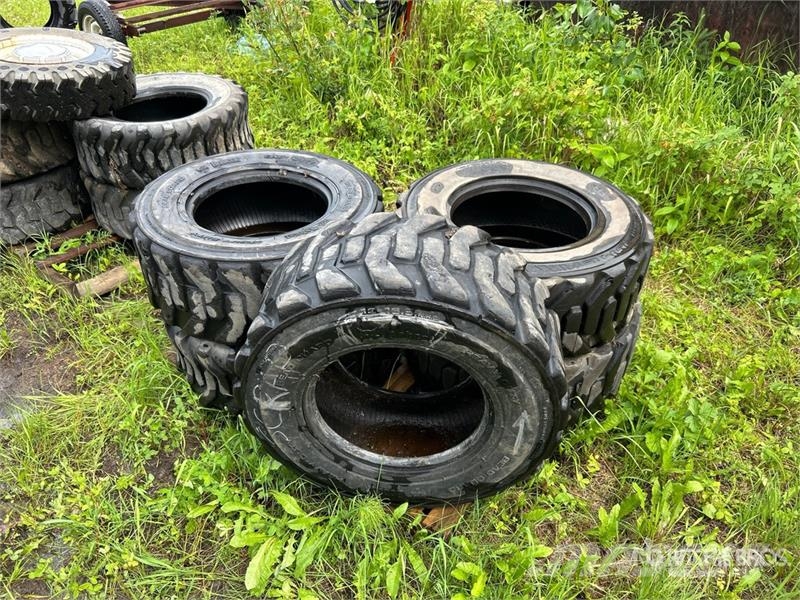 Quantity of (5) 12-16.5 Galaxy and Bobcat Tires Opony, koła i felgi