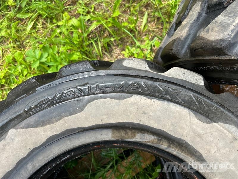Quantity of (5) 12-16.5 Galaxy and Bobcat Tires Opony, koła i felgi