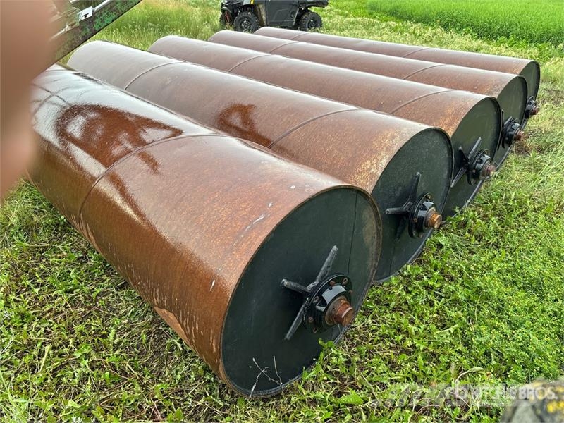  Quantity of (5) 12 ft 6 in Roller Další