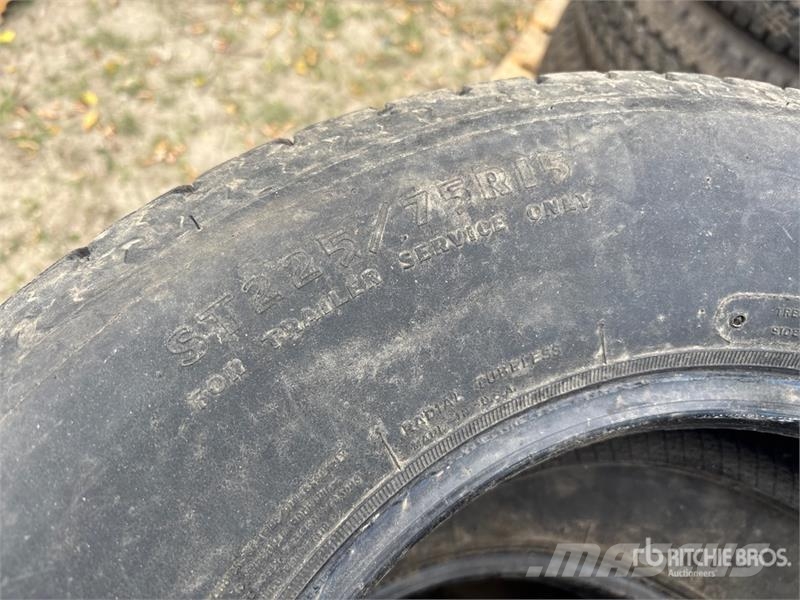  Quantity of (5) 225/75R15 Tires الإطارات والعجلات والحافات
