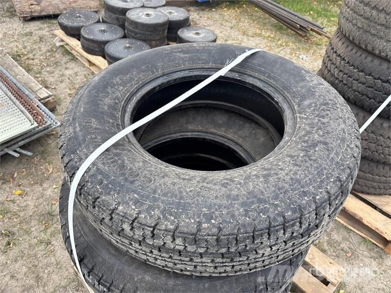  Quantity of (5) 225/75R15 Tires الإطارات والعجلات والحافات