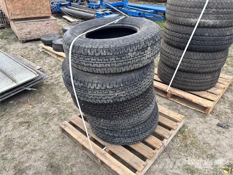  Quantity of (5) 225/75R15 Tires الإطارات والعجلات والحافات