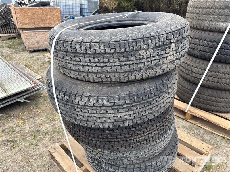  Quantity of (5) 225/75R15 Tires الإطارات والعجلات والحافات