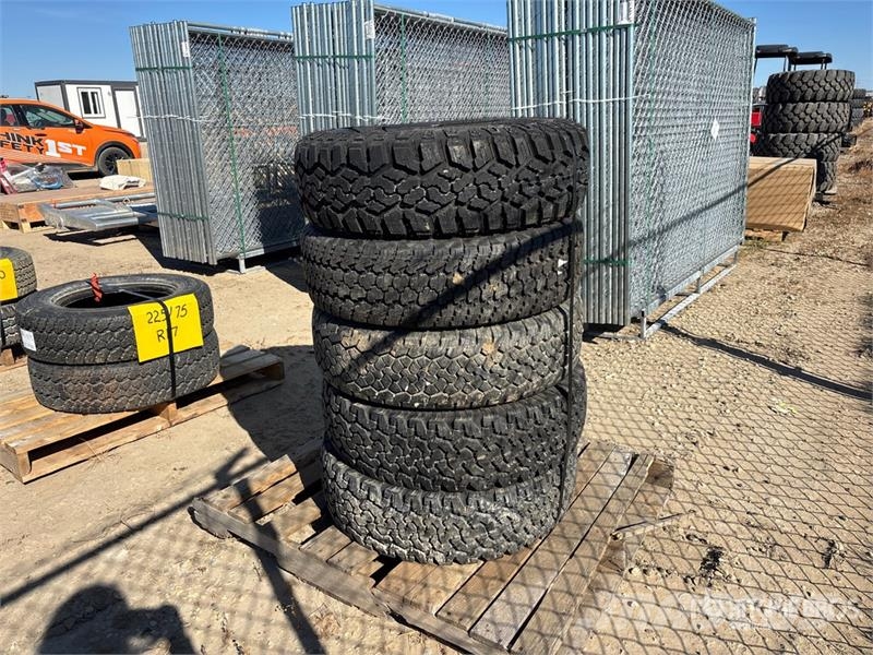 Quantity of (5) 245/75R17 Tires Gume, točkovi i felne