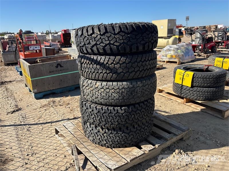 Quantity of (5) 245/75R17 Tires Gume, točkovi i felne
