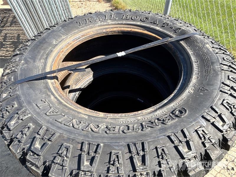 Quantity of (5) 245/75R17 Tires Gume, točkovi i felne