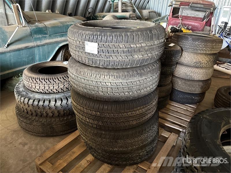  Quantity of (5) 275/65R18 Tires Gume, točkovi i felne
