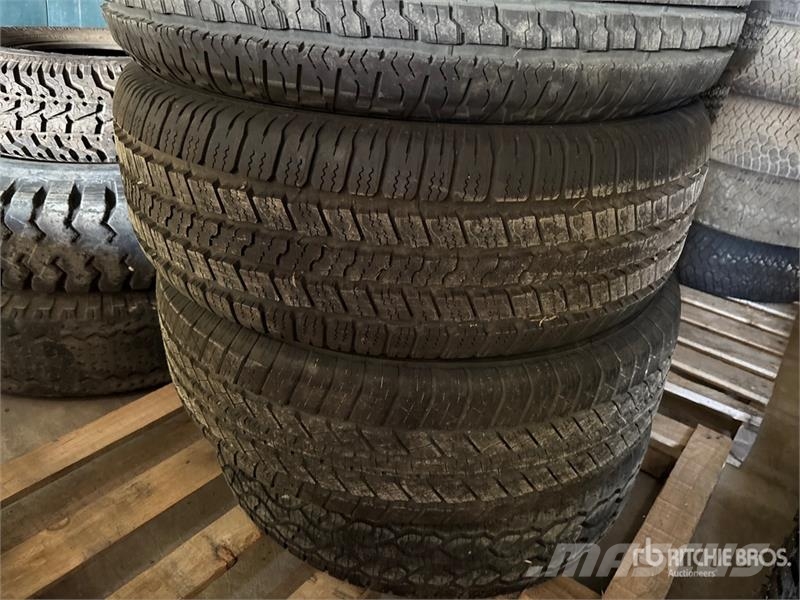  Quantity of (5) 275/65R18 Tires Gume, točkovi i felne