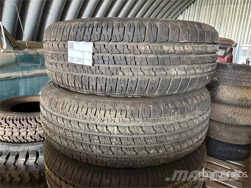  Quantity of (5) 275/65R18 Tires Gume, točkovi i felne