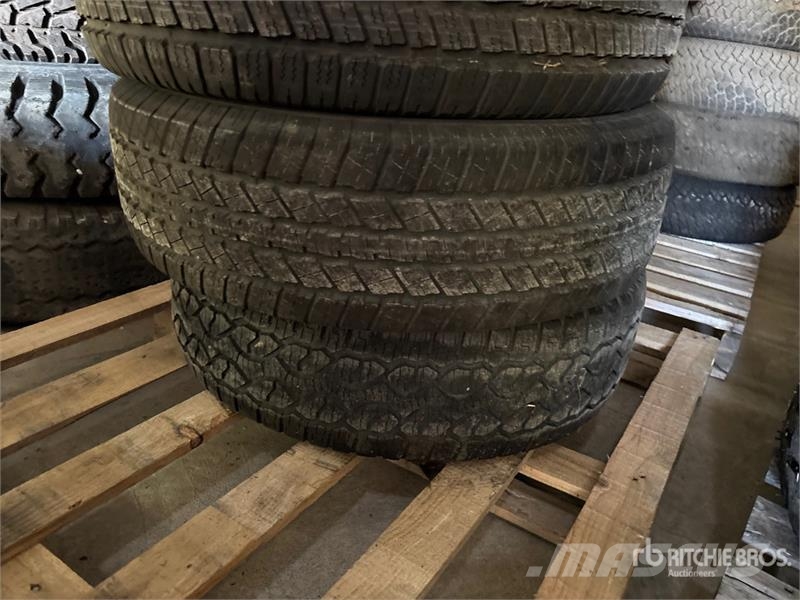  Quantity of (5) 275/65R18 Tires Gume, točkovi i felne